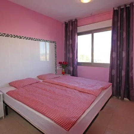 Sleeps 3 With Pool Air Con And Wifi Apartment *